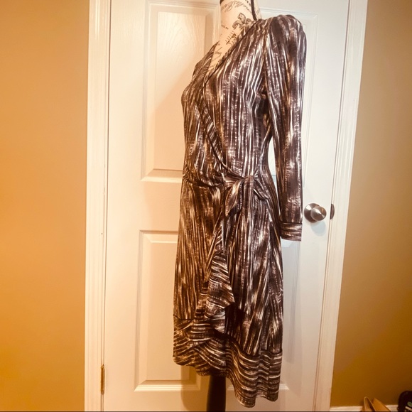 BCBGMAXAZRIA long sleeve wrap dress. Sz Medium. - Picture 3 of 6